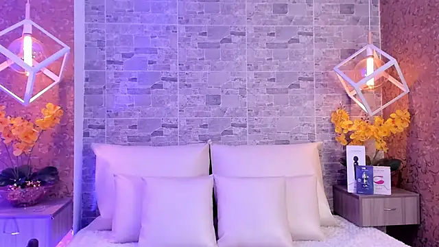 Catalina-Thompson online show from November 2025 12:11:02 PM