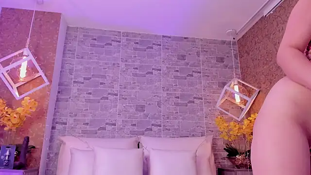 Catalina-Thompson online show from November 2025 03:45:01 PM