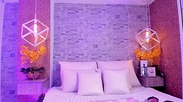 Catalina-Thompson online show from November 2025 12:09:01 PM