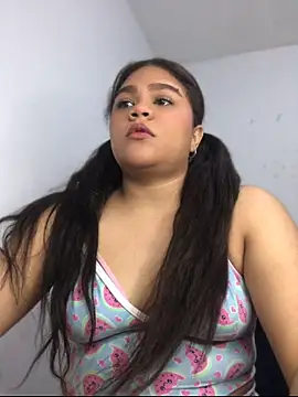 Snapshot of 2moons_full_of_love chatting on June 2026 02:40:02 PM 2moons full of love online show from June 2026 02:40:02 PM