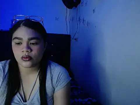 Snapshot of 2moons_full_of_love chatting on November 2025 12:09:01 AM 2moons full of love online show from November 2025 12:09:01 AM