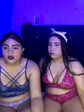 Snapshot of 2moons_full_of_love chatting on November 2025 11:09:01 PM 2moons full of love online show from November 2025 11:09:01 PM