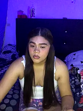 Snapshot of 2moons_full_of_love chatting on November 2025 12:03:02 AM 2moons full of love online show from November 2025 12:03:02 AM