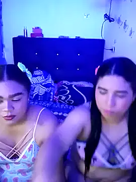 Snapshot of 2moons_full_of_love chatting on November 2025 10:46:02 PM 2moons full of love online show from November 2025 10:46:02 PM