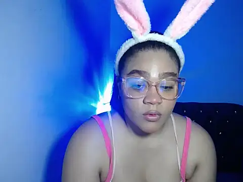 Snapshot of 2moons_full_of_love chatting on June 2026 02:45:01 PM 2moons full of love online show from June 2026 02:45:01 PM