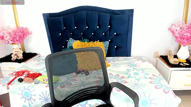 Inaya Khalifa online show from February 2026 01:27:02 AM