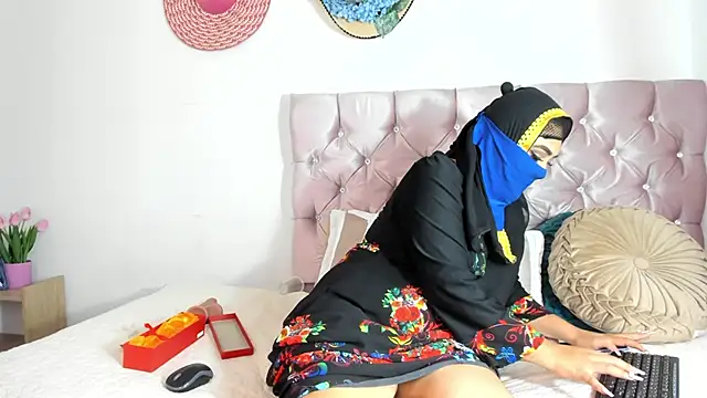 Inaya Khalifa online show from November 2025 04:22:01 AM