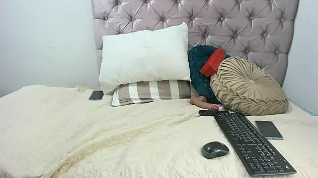 Inaya Khalifa online show from November 2025 04:28:01 PM