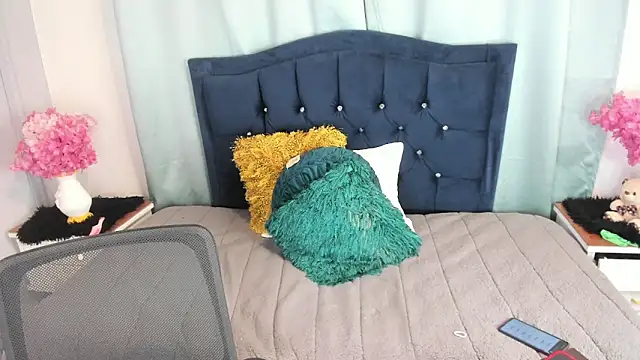 Inaya Khalifa online show from January 2026 01:23:01 AM