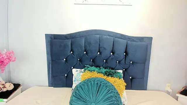 Inaya Khalifa online show from December 2025 04:10:02 PM