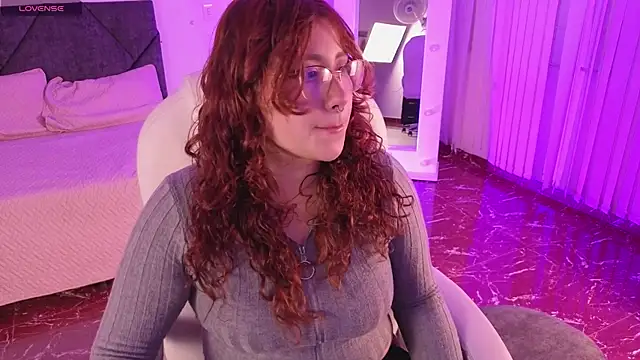 littlee red online show from April 2026 08:45:01 PM