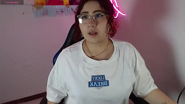 Snapshot of littlee_red chatting on December 2025 08:58:02 PM littlee red online show from December 2025 08:58:02 PM