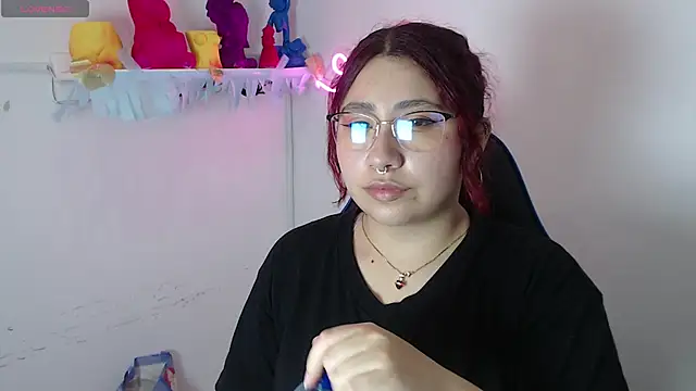 Snapshot of littlee_red chatting on November 2025 08:13:02 PM littlee red online show from November 2025 08:13:02 PM