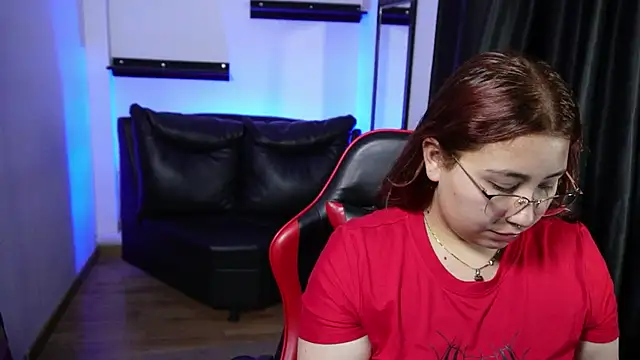 littlee red online show from March 2026 08:32:01 PM