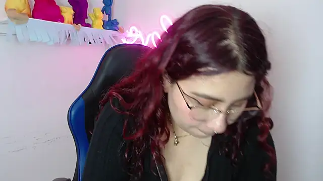 Snapshot of littlee_red chatting on October 2025 07:37:01 PM littlee red online show from October 2025 07:37:01 PM