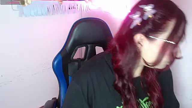 Snapshot of littlee_red chatting on November 2025 09:04:01 PM littlee red online show from November 2025 09:04:01 PM