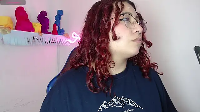 Snapshot of littlee_red chatting on November 2025 08:08:01 PM littlee red online show from November 2025 08:08:01 PM