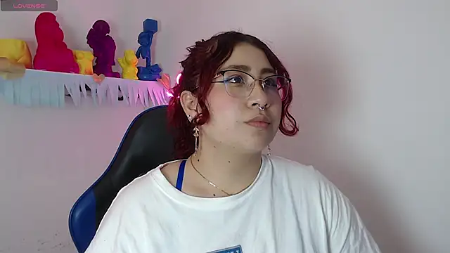 Snapshot of littlee_red chatting on October 2025 05:24:01 PM littlee red online show from October 2025 05:24:01 PM