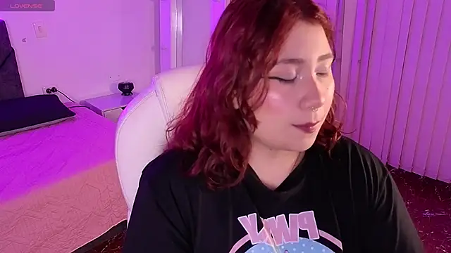 littlee red online show from May 2026 08:29:02 PM