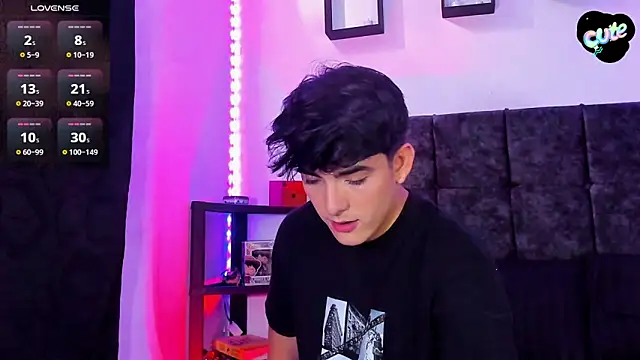 Snapshot of Theo_Noxxx chatting on November 2025 06:56:01 PM Theo Noxxx online show from November 2025 06:56:01 PM