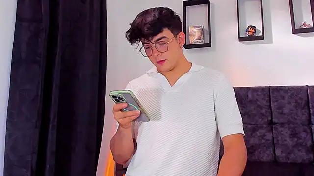 Snapshot of Theo_Noxxx chatting on October 2025 08:18:01 PM Theo Noxxx online show from October 2025 08:18:01 PM