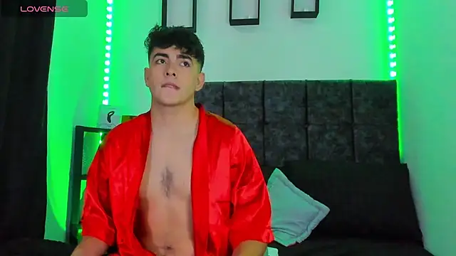 Snapshot of Theo_Noxxx chatting on November 2025 05:35:01 PM Theo Noxxx online show from November 2025 05:35:01 PM