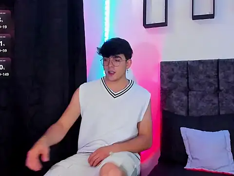 Snapshot of Theo_Noxxx chatting on November 2025 06:40:02 PM Theo Noxxx online show from November 2025 06:40:02 PM