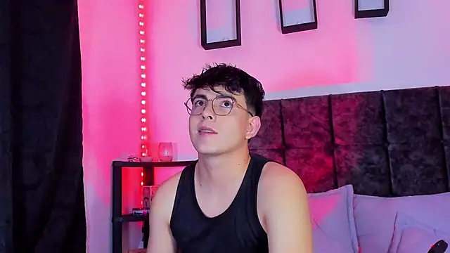 Snapshot of Theo_Noxxx chatting on November 2025 08:34:01 PM Theo Noxxx online show from November 2025 08:34:01 PM