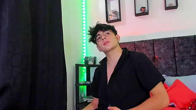 Snapshot of Theo_Noxxx chatting on October 2025 06:42:02 PM Theo Noxxx online show from October 2025 06:42:02 PM