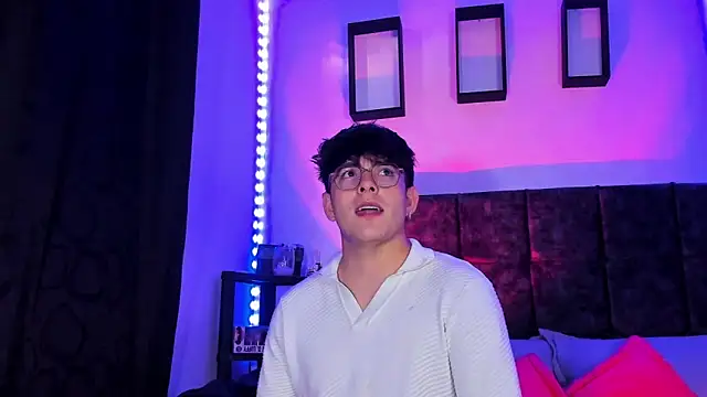 Snapshot of Theo_Noxxx chatting on October 2025 09:36:01 PM Theo Noxxx online show from October 2025 09:36:01 PM