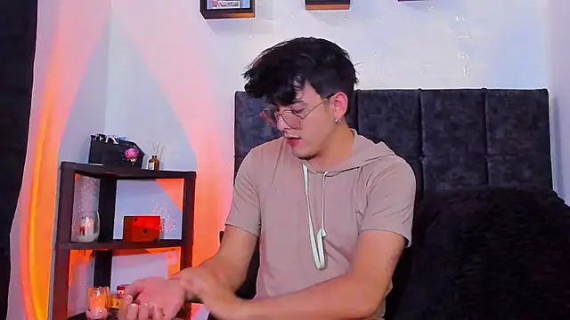 Snapshot of Theo_Noxxx chatting on October 2025 07:46:02 PM Theo Noxxx online show from October 2025 07:46:02 PM