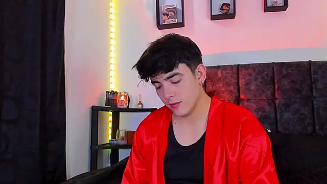 Snapshot of Theo_Noxxx chatting on October 2025 07:03:02 PM Theo Noxxx online show from October 2025 07:03:02 PM