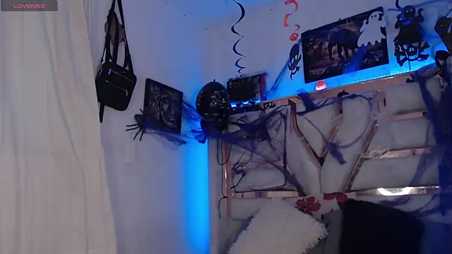 Hanna Plum online show from October 2025 08:19:02 PM