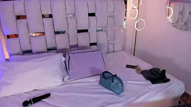 Dakota jhons1 online show from April 2026 07:00:01 PM