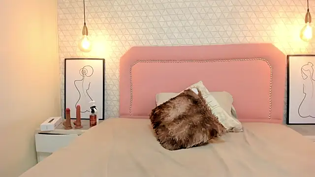 TAYLORMEYER1 online show from November 2025 03:43:01 AM