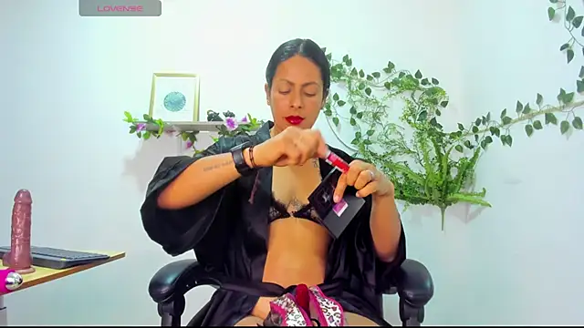 canelaa    online show from October 2025 03:11:02 PM