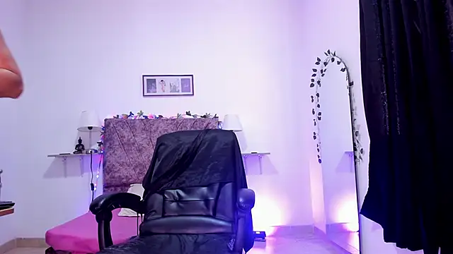 canelaa    online show from November 2025 03:26:01 PM