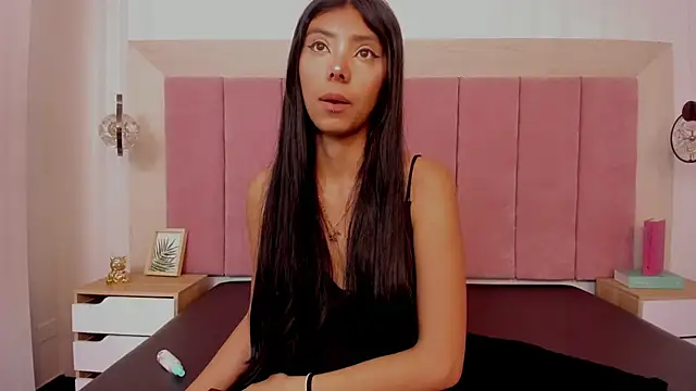 Isabella Marsh online show from October 2025 12:37:02 PM