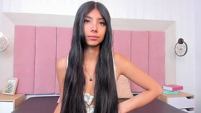 Isabella Marsh online show from December 2025 12:29:01 PM