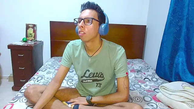 DavTwink3100 online show from December 2025 01:53:02 AM