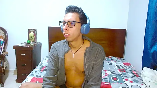 DavTwink3100 online show from December 2025 02:44:01 AM