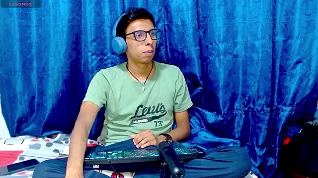 DavTwink3100 online show from February 2026 01:47:04 AM