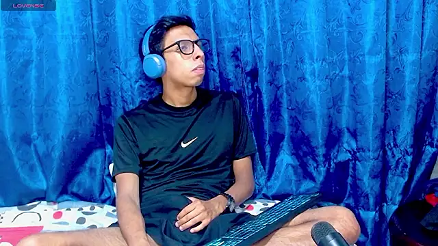 DavTwink3100 online show from February 2026 01:57:01 AM