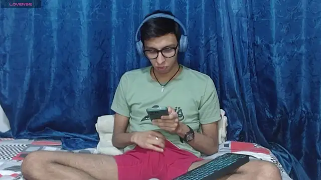 DavTwink3100 online show from April 2026 01:45:01 AM