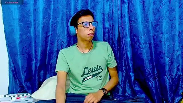 DavTwink3100 online show from February 2026 01:58:02 AM