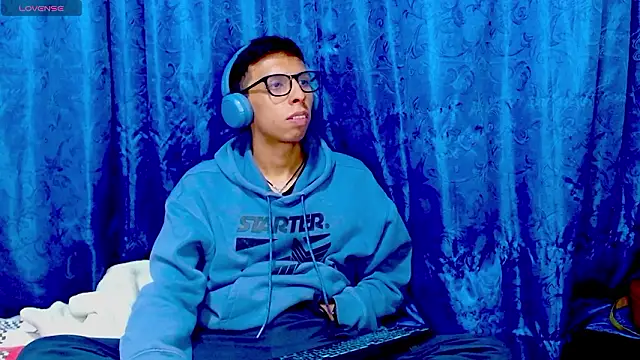 DavTwink3100 online show from February 2026 02:02:01 AM