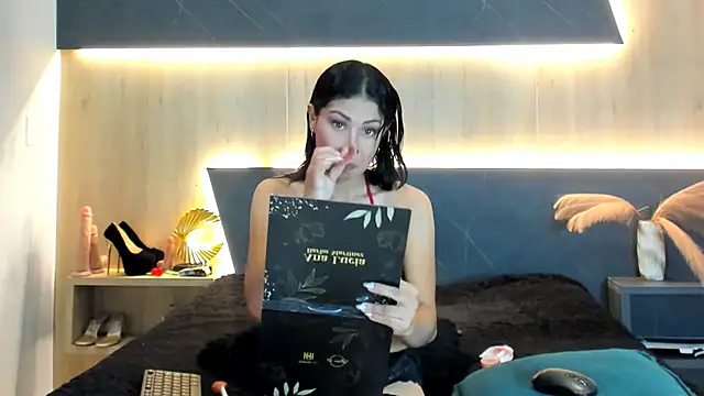 LorenaVarga online show from April 2026 07:26:01 PM