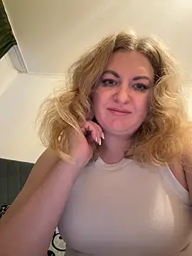 Snapshot of Amelia-Diamond chatting on November 2025 06:39:02 AM Amelia-Diamond online show from November 2025 06:39:02 AM