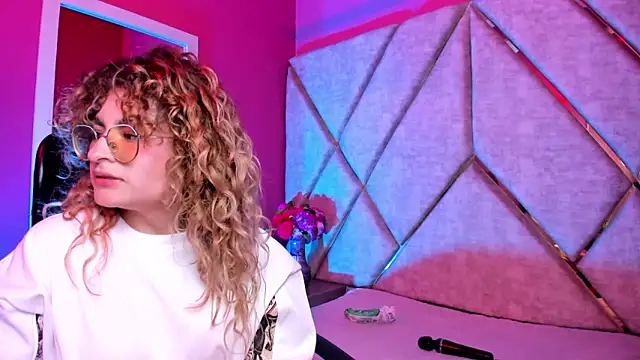 EmiliRouse  online show from December 2025 02:27:01 AM