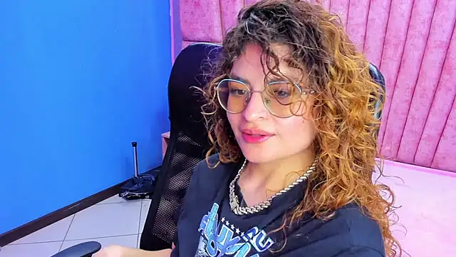 EmiliRouse  online show from November 2025 05:39:02 PM